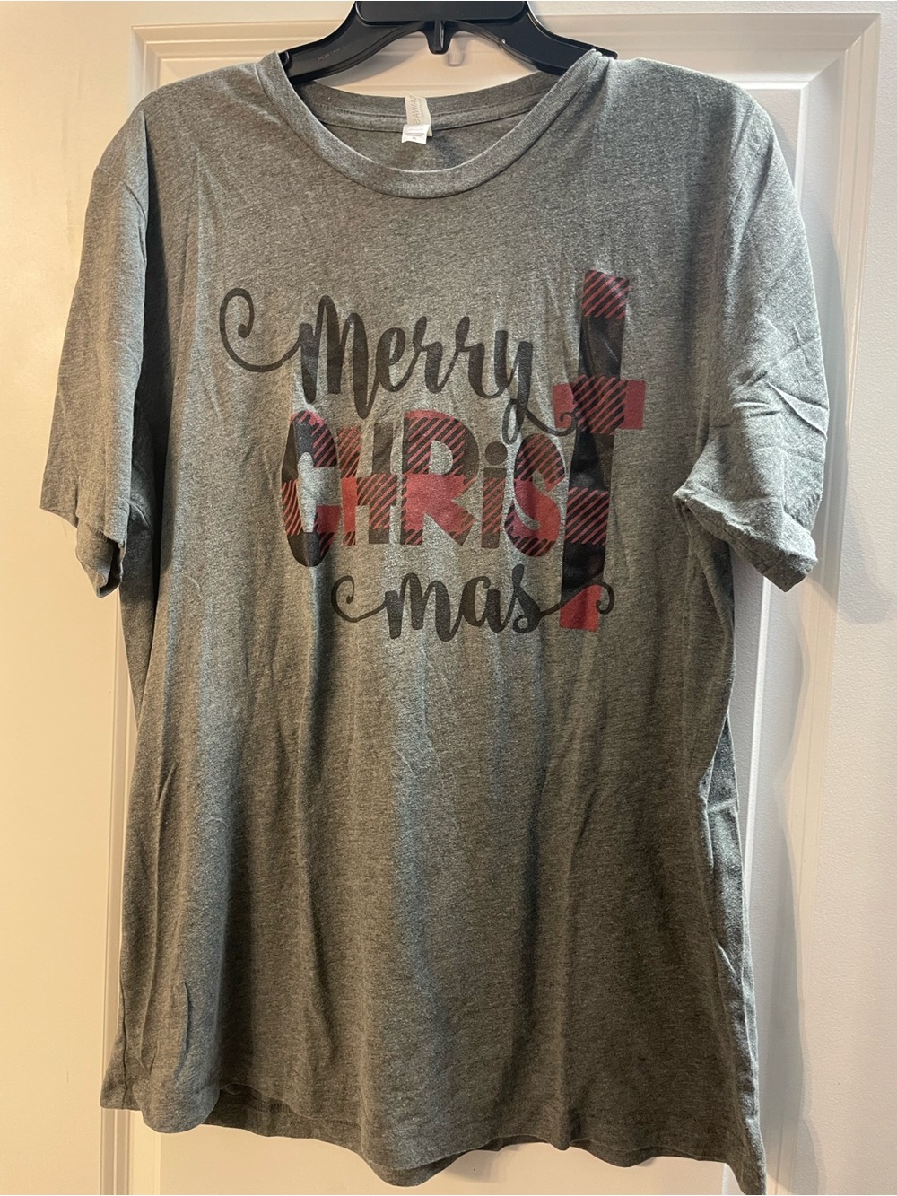 Merry Christmas Plaid Graphic Tee - Gray & Red